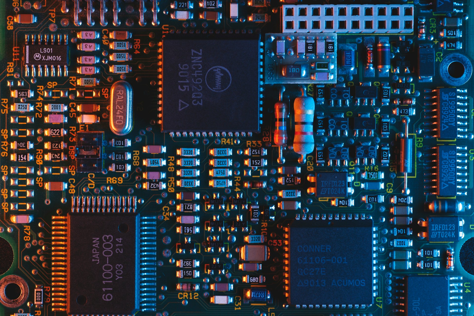 Electronics and telecom trade supply — wholesale procurement for resellers and contractors